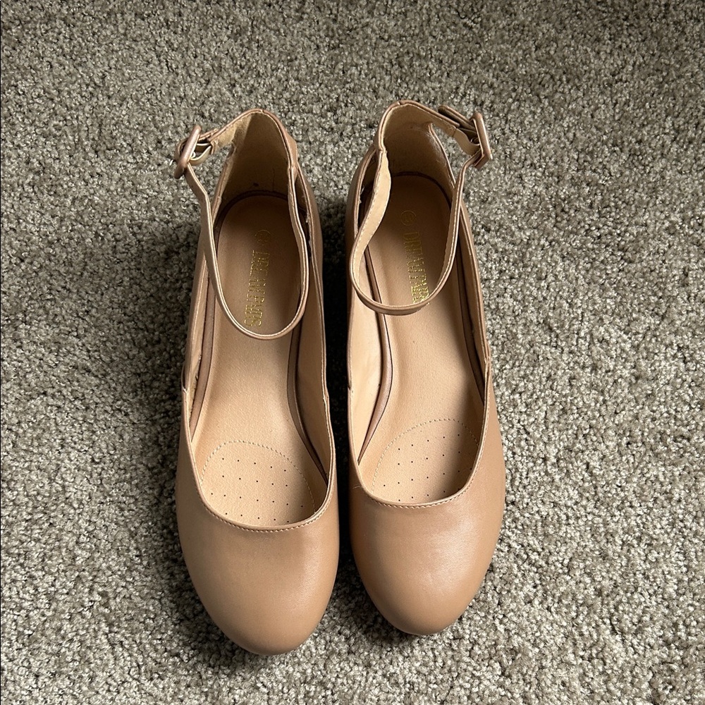 Elegant Tan Ankle Strap Loafers
